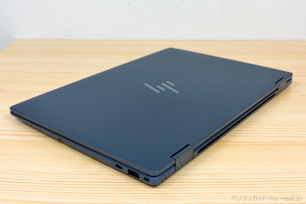 HP EliteBook X Flip G2i 14 AI PC筐体を上から撮影。全体像が分かる