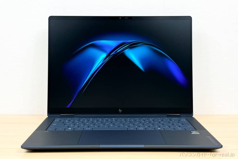 HP EliteBook X Flip G2i 14 AI PCを正面から撮影。キーボードやディスプレイが見える