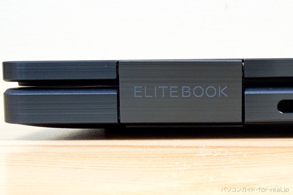 HP EliteBook X Flip G2i 14 AI PCのヒンジにあるロゴが見える