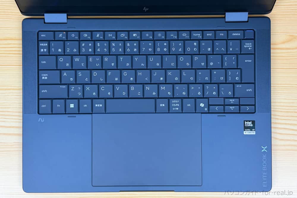 HP EliteBook X Flip G2i 14 AI PC　パームレストにもロゴがある