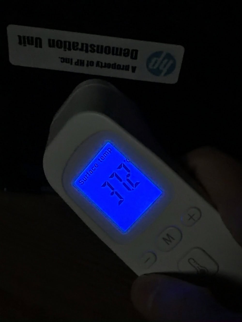 HP EliteBook X Flip G2i 14 AI PCベンチマーク計測時のPC背面温度37.2度