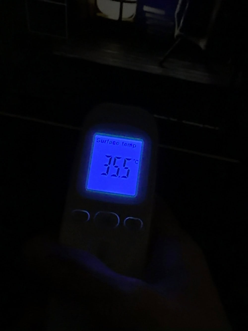 HP EliteBook X Flip G2i 14 AI PCベンチマーク計測時のPC表面温度35.5度