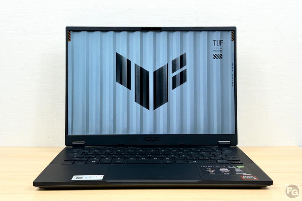 ASUS TUF Gaming A14 (2026) FA401GM 正面。ディスプレイやキーボードの全体像が見える
