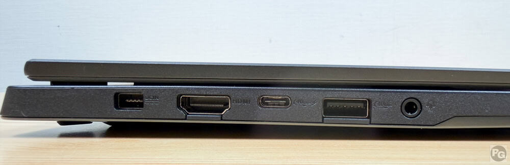 ASUS TUF Gaming A14 (2026) FA401GM 左側面インターフェイス　HDMI、USB4、USB 3.2 Gen 2、マイク/ヘッドフォンジャック