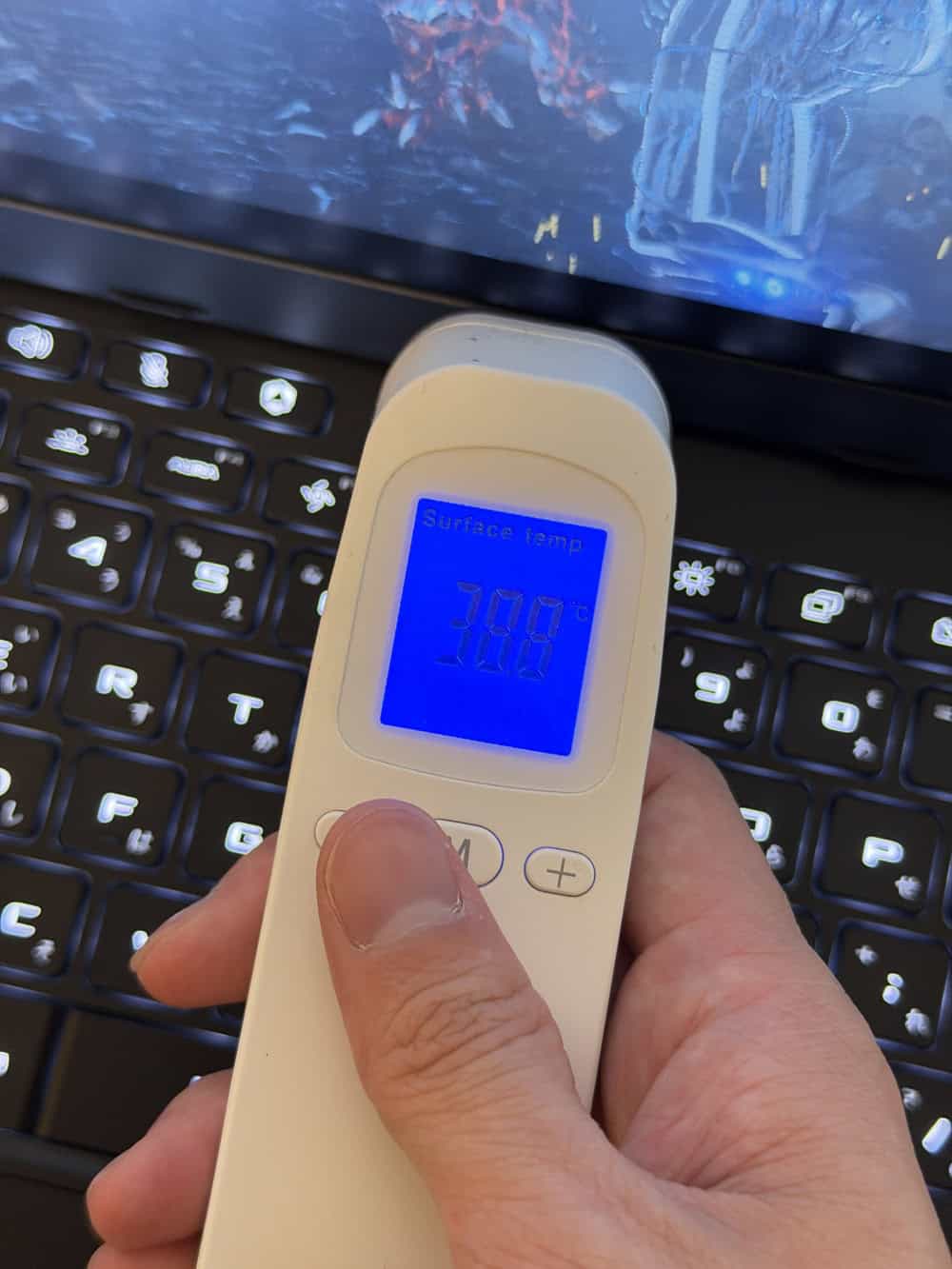 ASUS TUF Gaming A14 (2026) FA401GM　ターボモードでのベンチマーク時のPC表面温度・38.8℃