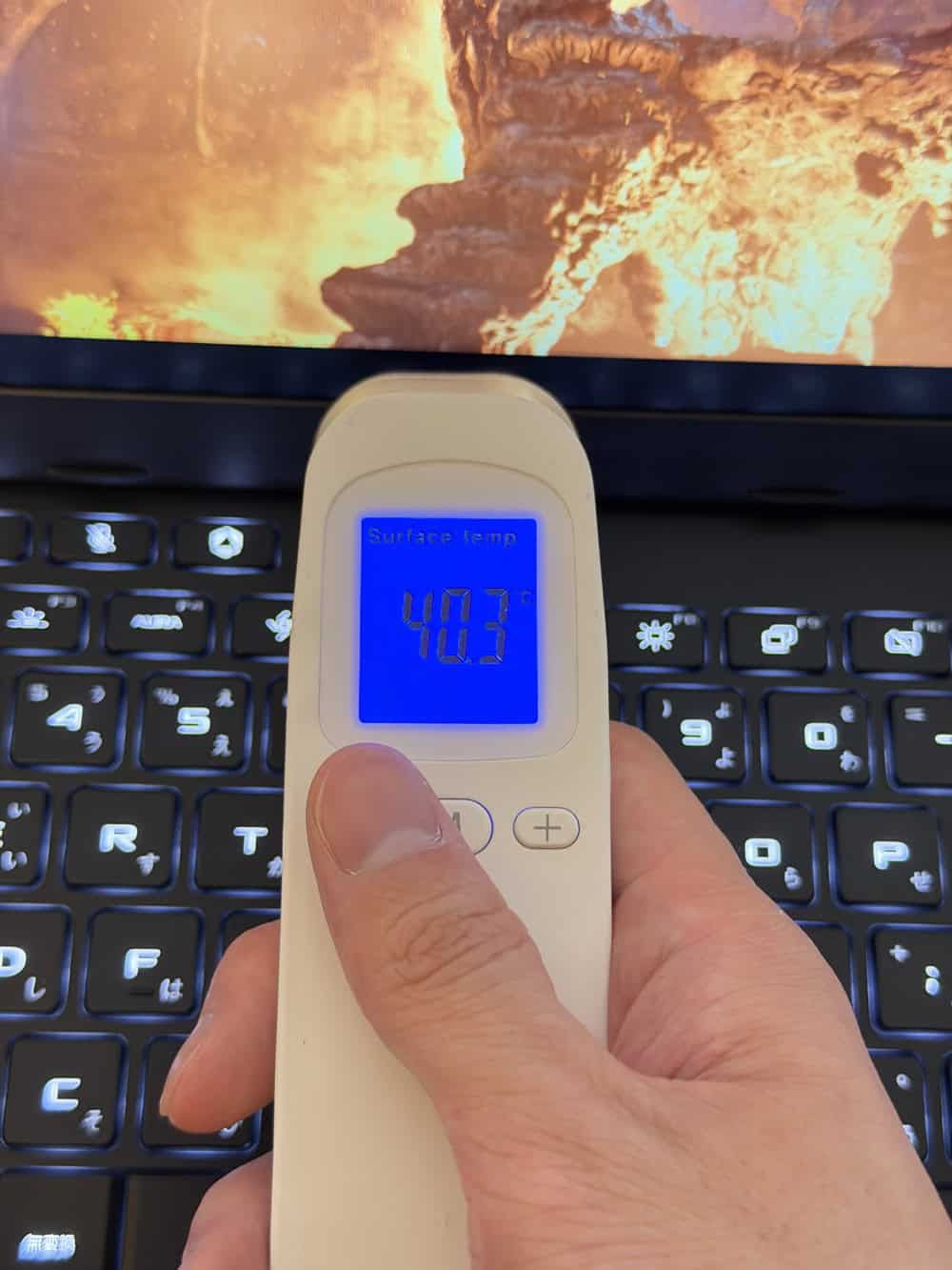 ASUS TUF Gaming A14 (2026) FA401GM　ベンチマーク時のPC表面温度・40.3℃