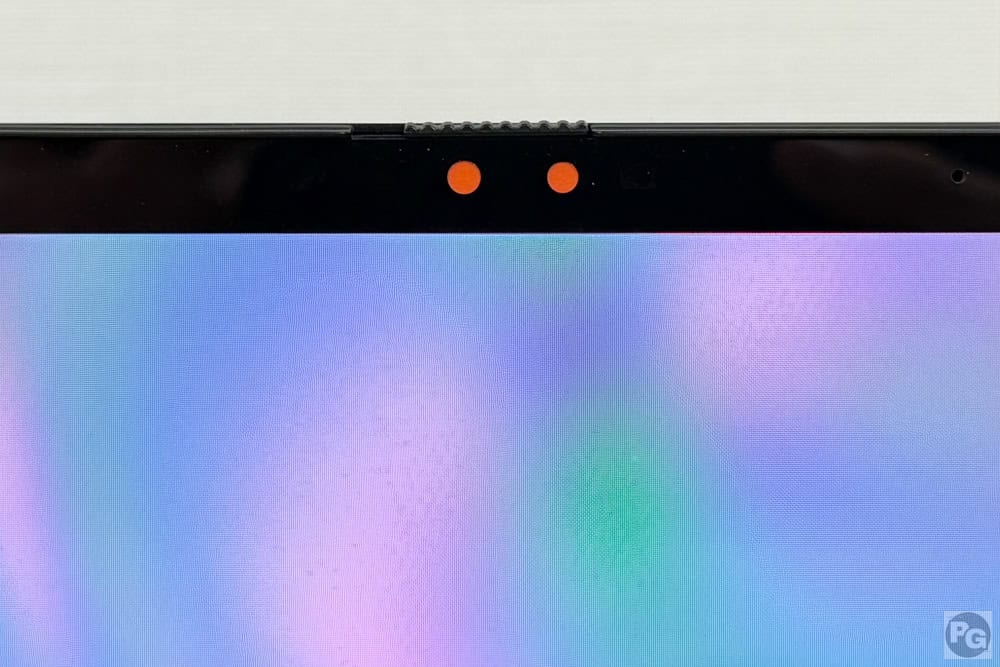 ASUS Zenbook 14 (UM3406) Webカメラを閉じた状態