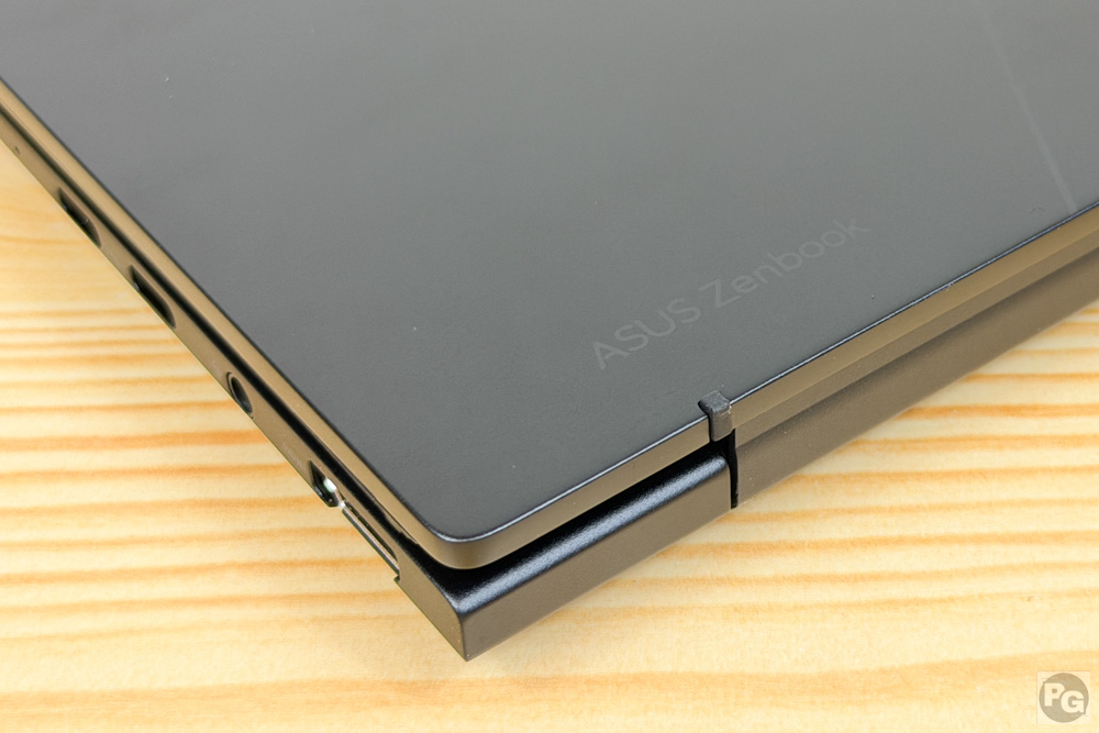 ASUS Zenbook 14 (UM3406) シームレスなエッジ加工