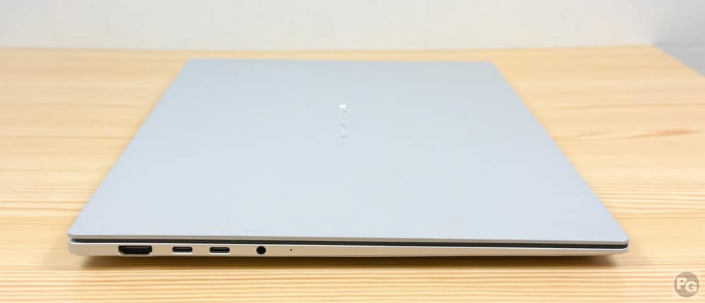 ASUS Zenbook S16 (UM5606) 厚さたったの11.9ミリ