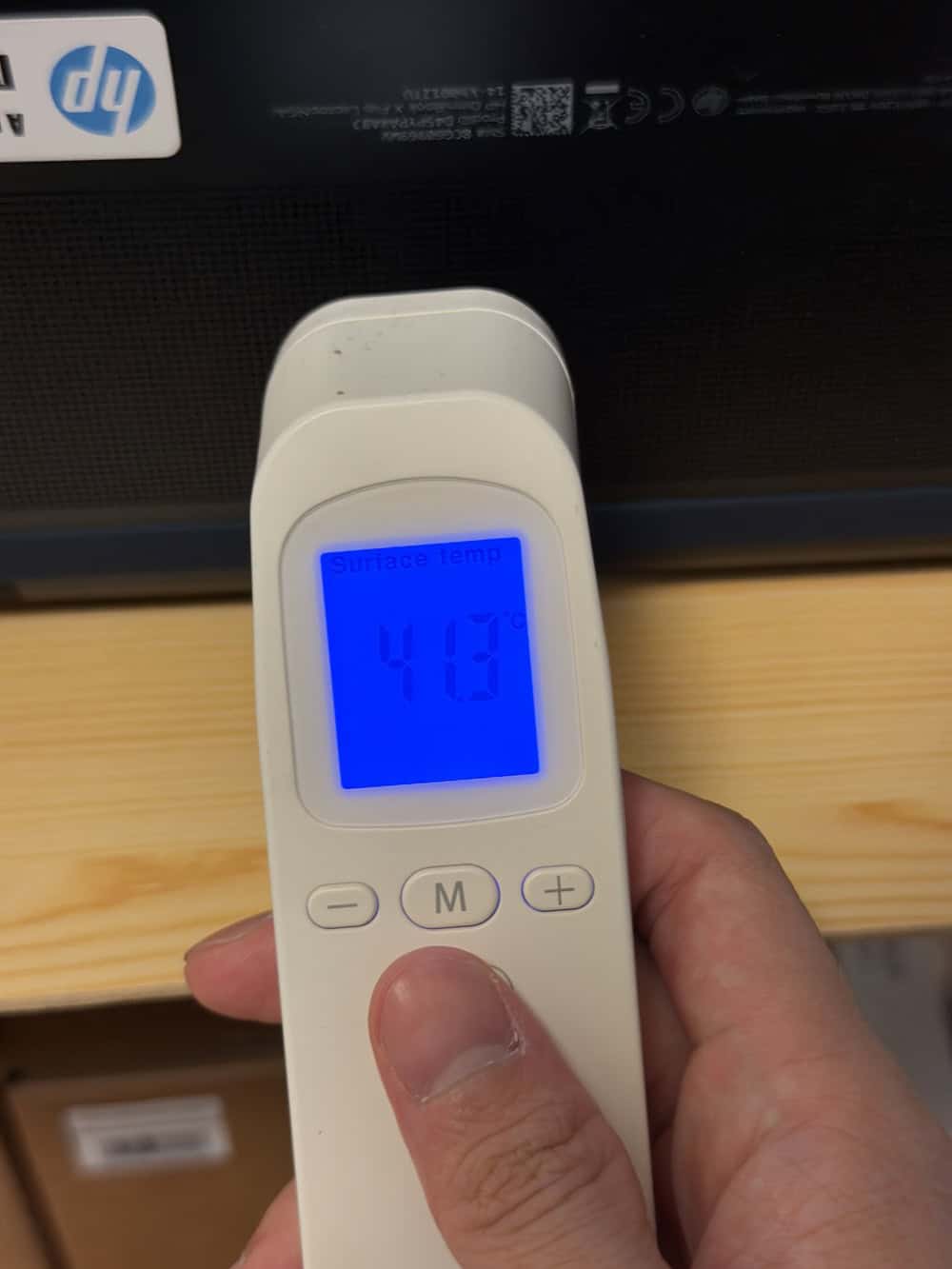 HP OmniBook X Flip 14-kb ベンチマーク実行時のPC底面温度41.3度