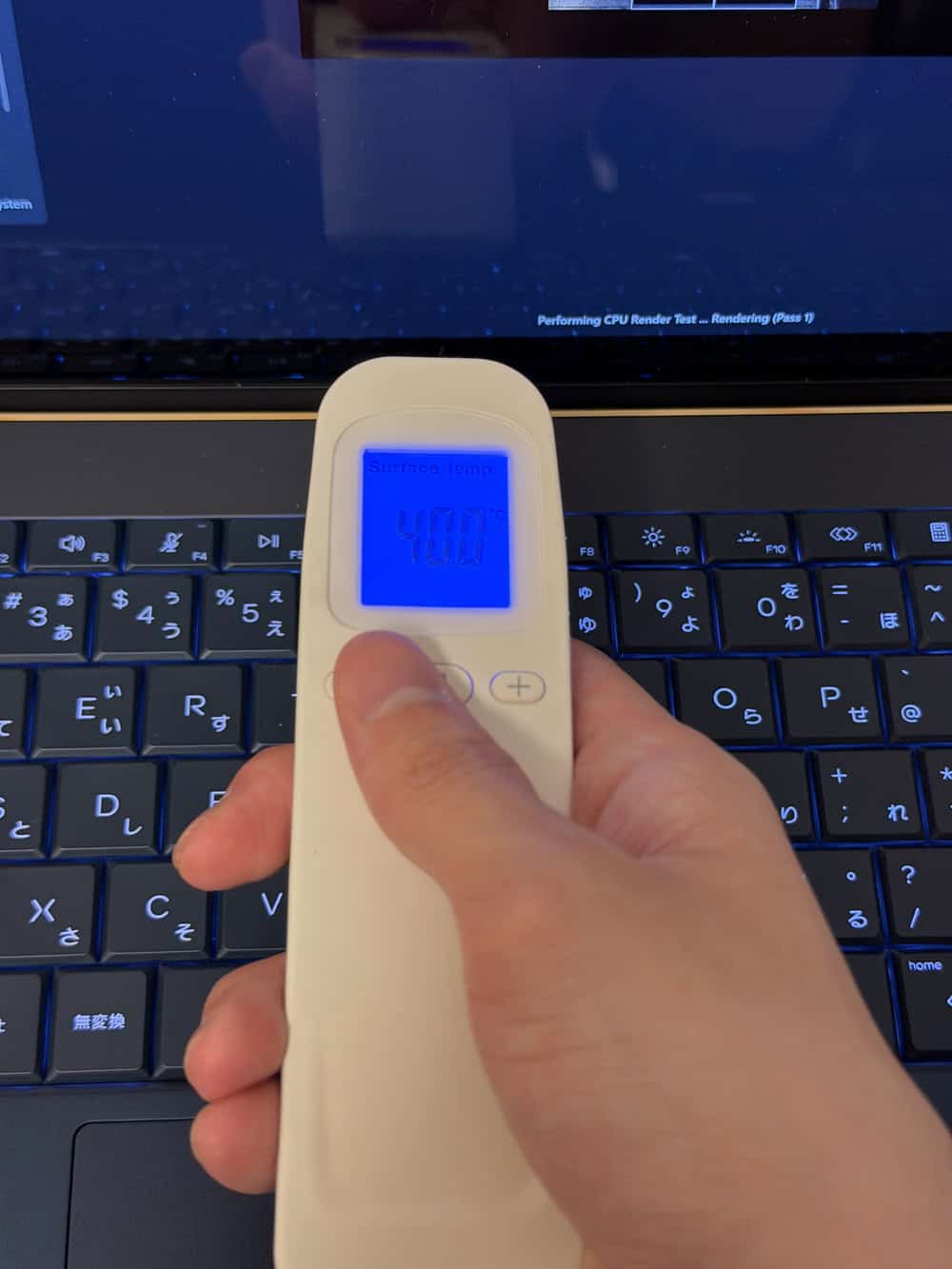 HP OmniBook X Flip 14-kb ベンチマーク実行時のPC表面温度40.0度