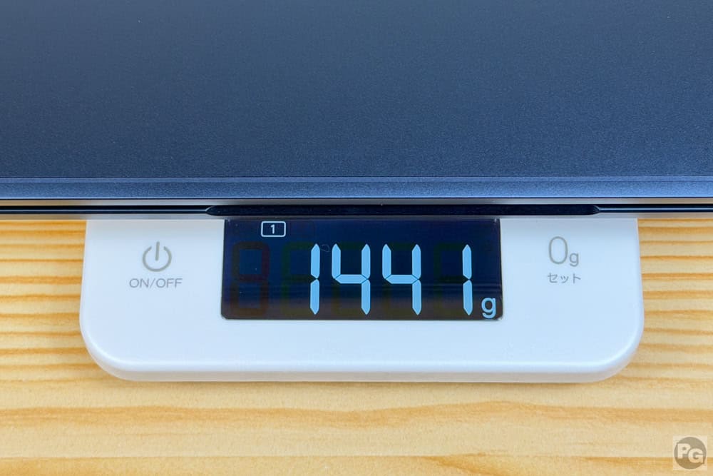 HP OmniBook X Flip 14-kbの重さ計測1441g
