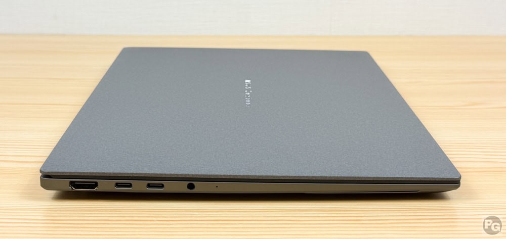 ASUS Zenbook S14 (UX5406)薄さ11.9ミリの筐体
