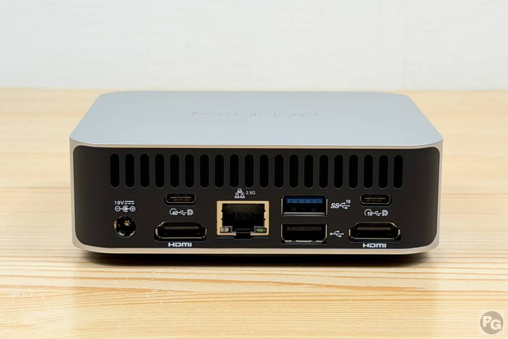 GEEKOM A7 背面インターフェイス。USB4、USB 3.2 Gen 2 Type-C（DP機能付き）、USB 3.2 Gen 2、USB 2.0、HDMIが2つ、RJ45