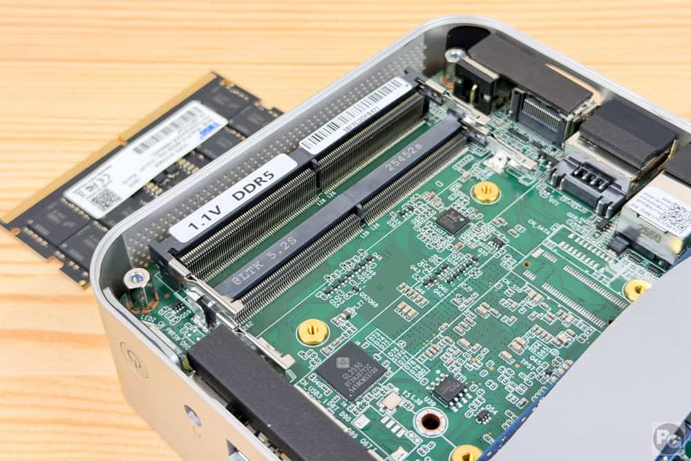 GEEKOM A7のメモリスロット。2スロットあるのがわかる