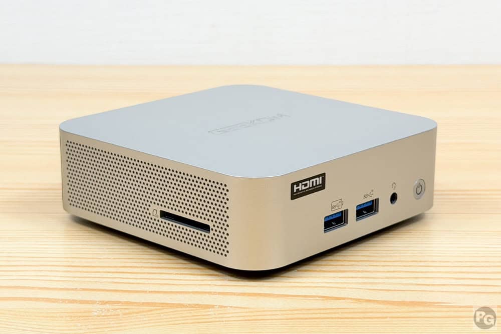 GEEKOM A7側面ポート。SDカードリーダー