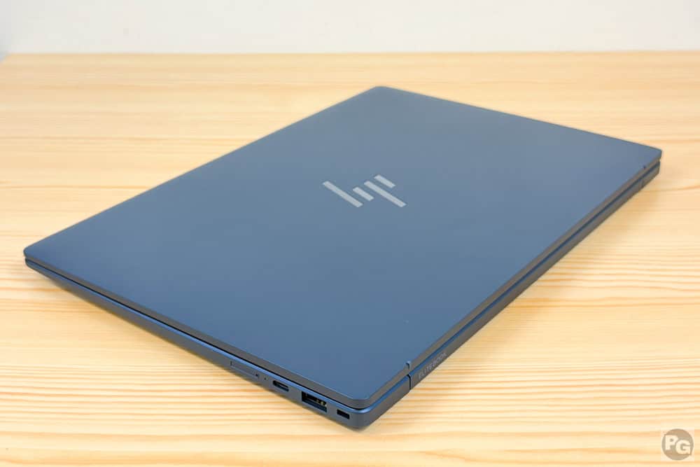 HP EliteBook X G2i 14 AI PC 筐体を上から撮影