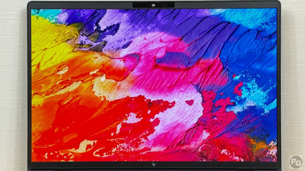 HP EliteBook X G2i 14 AI PC　ディスプレイい鮮やかな画像を表示し、色域w確認。本機はDCI-P3 100％相当の色域で色座やか
