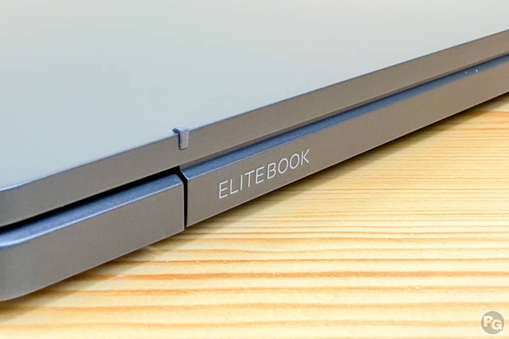 HP EliteBook X G2i 14 AI PC ヒンジにあるロゴ。上位モデルのみのこだわりの仕様
