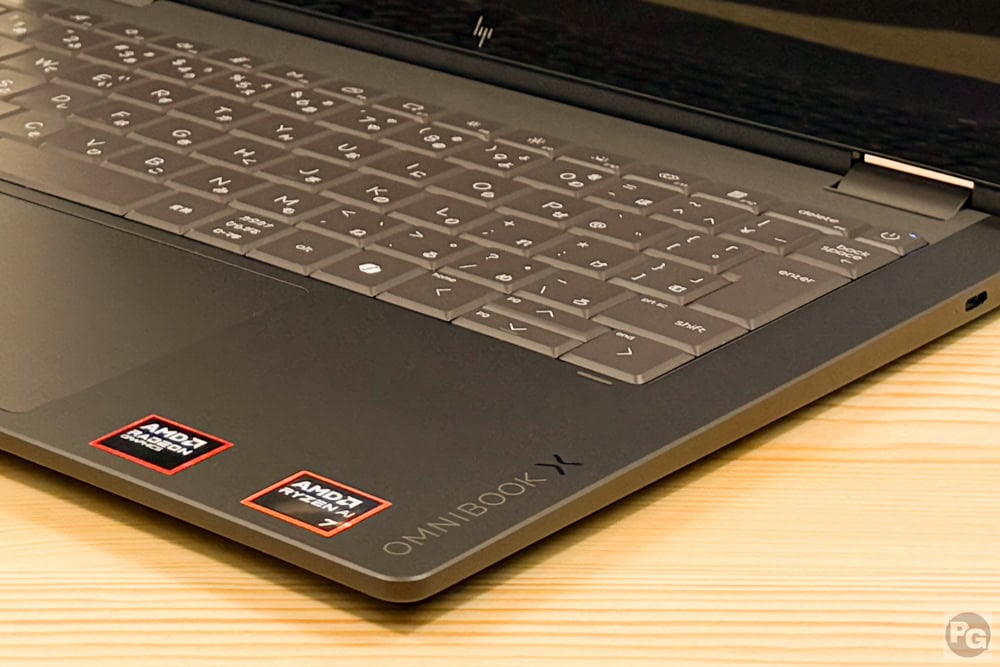 HP OmniBook X Flip 14-kc AMD　パームレストにもロゴがある