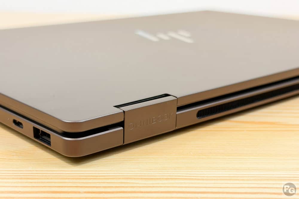 HP OmniBook X Flip 14-kc AMDヒンジにあるロゴ