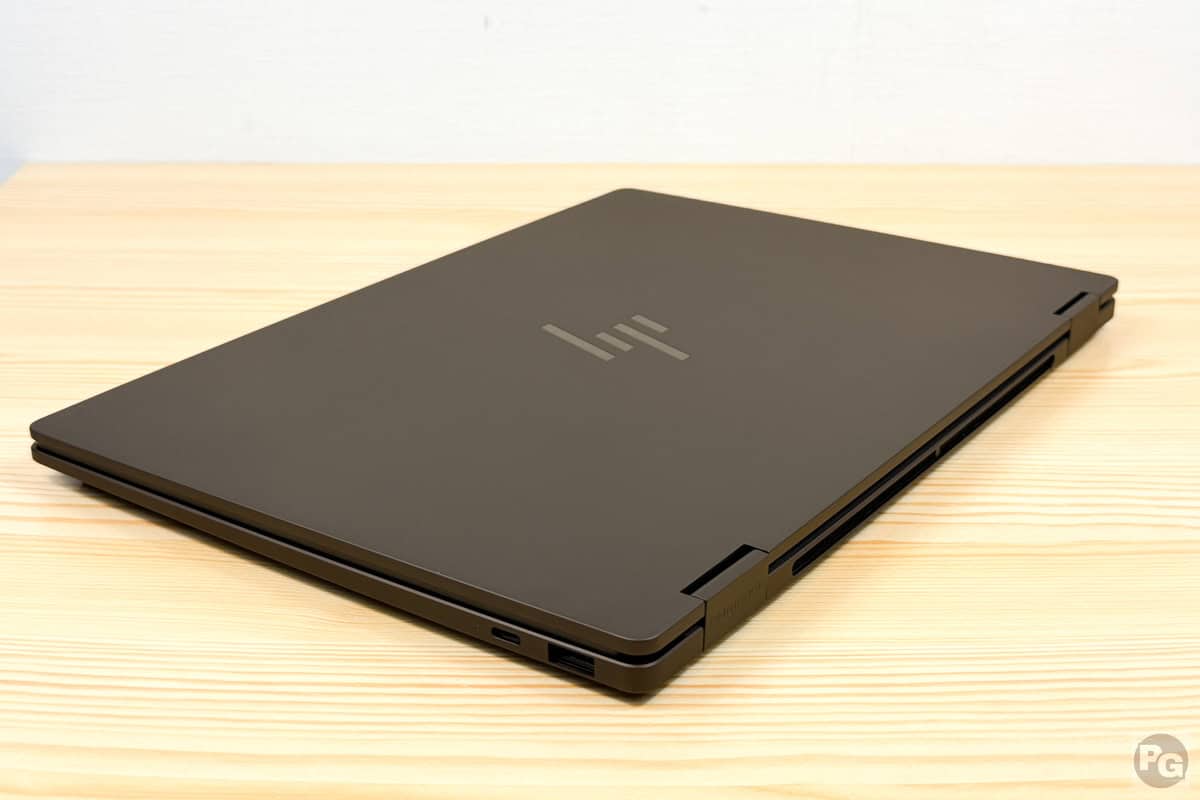 HP OmniBook X Flip 14-kc（AMD） 寸法幅313mm、奥行き218mm、厚さ14.4mm