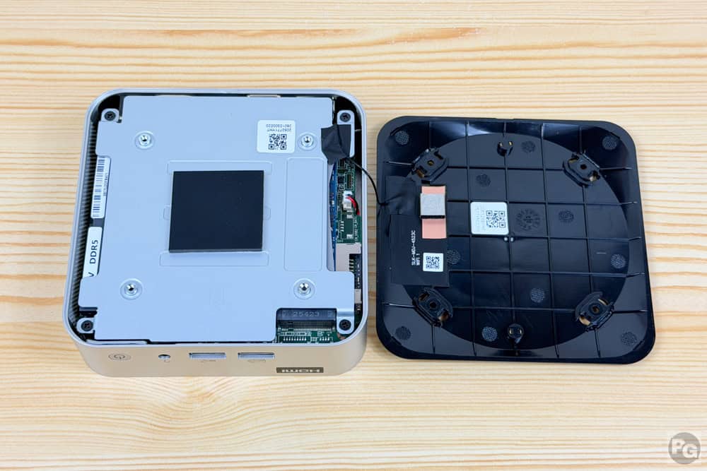 GEEKOM A7の底面カバーを外した状態