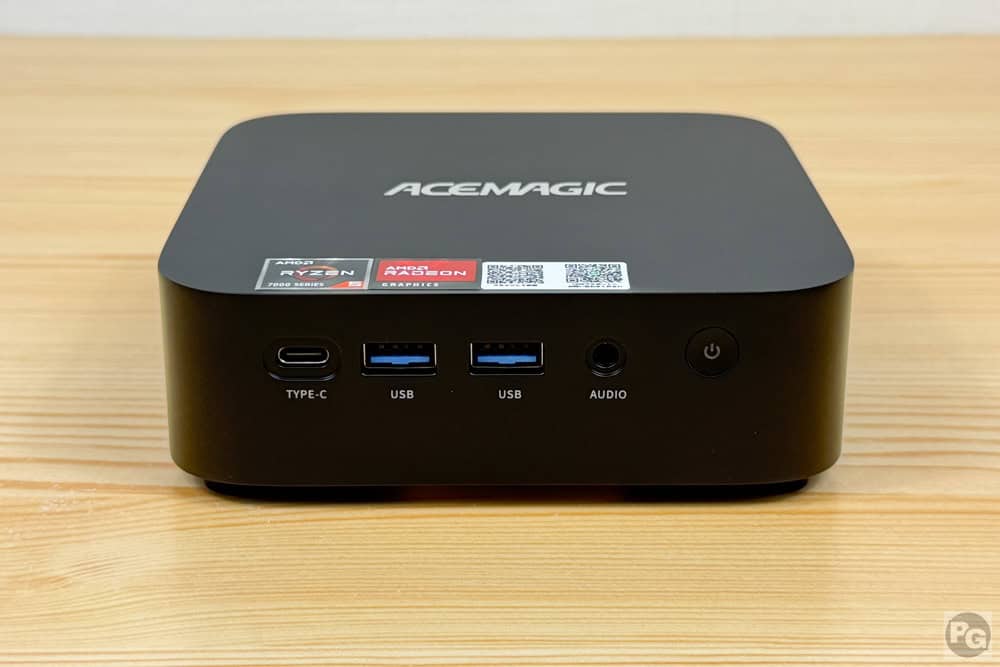 ACEMAGIC K1正面インターフェイス。USB 3.2 Gen 1が2つ、フル機能付きUSB 3.2 Gen 1 Type-C、3.5ミリジャック