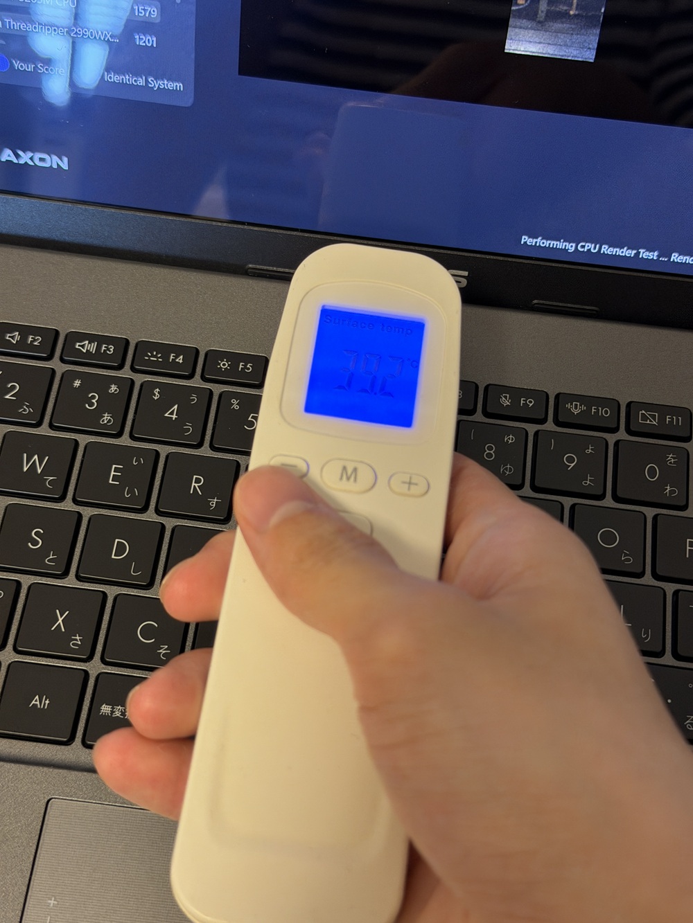 ASUS Vivobook S14 (S3407) ベンチマーク実行時のPC表面温度39.2度