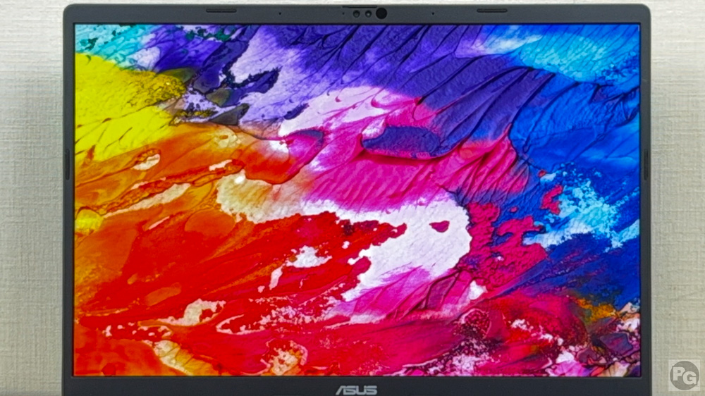 ASUS Vivobook S14 (S3407) 色域比較。本機はDCI-P3 95％で色鮮やか