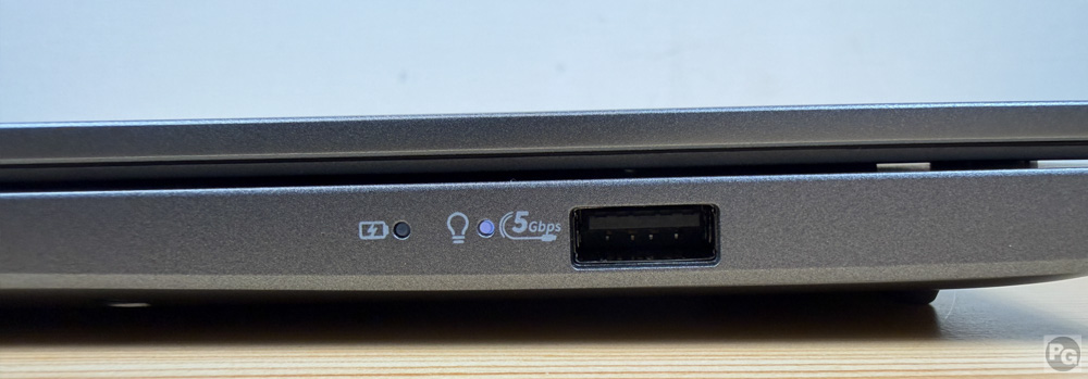 ASUS Vivobook S14 (S3407)右側面インターフェイス。USB-A Gen 1