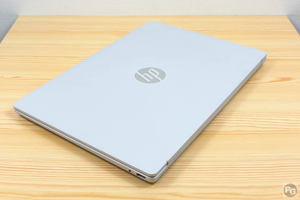 HP OmniBook 3 16-bz　ちょっと安っぽい見た目