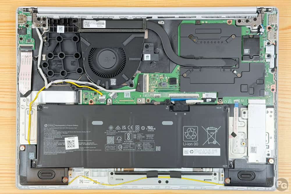 HP OmniBook 3 16-bzの筐体内部