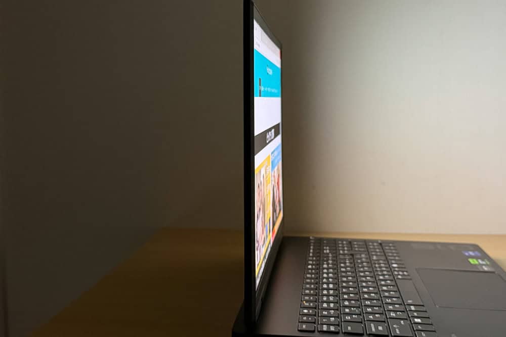 HyperX OMEN 15 Intel 視野角の確認。。真横から見てもしっかりと見える