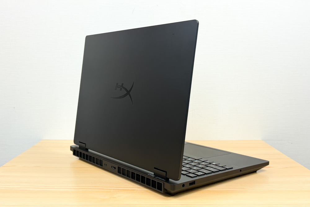 HyperX OMEN 15　背面から