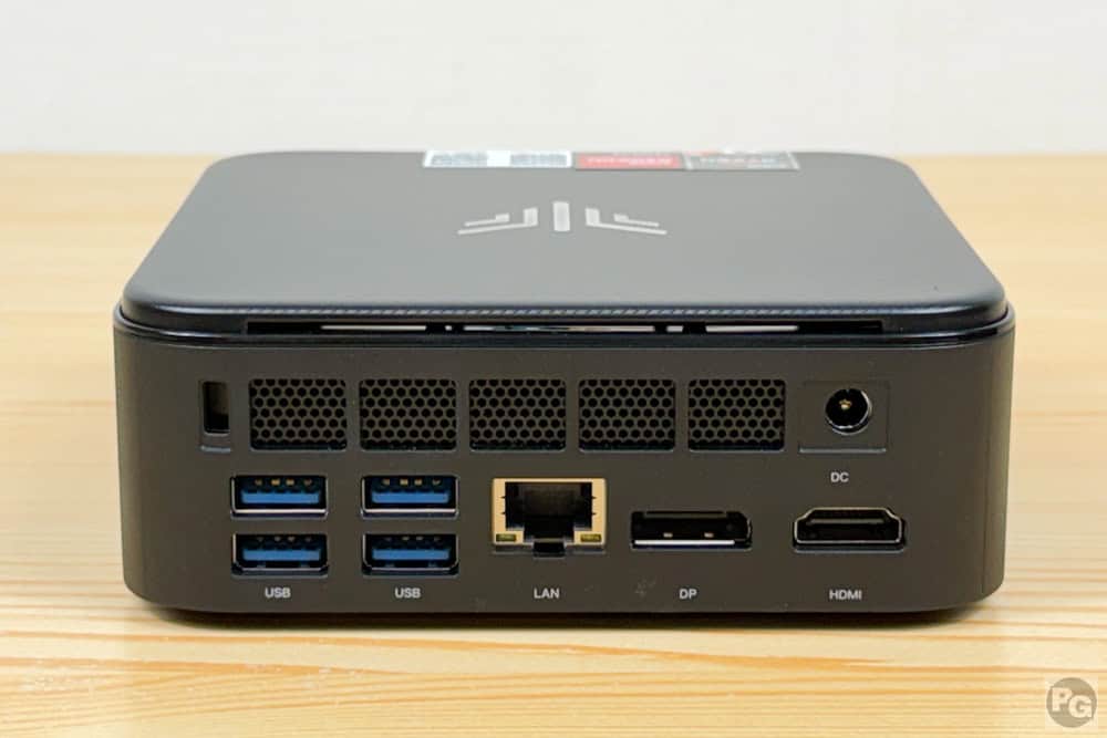NiPoGi E3B背面インターフェイス。HDMI、DP、RJ45、USB 3.2 Gen 1が4つ