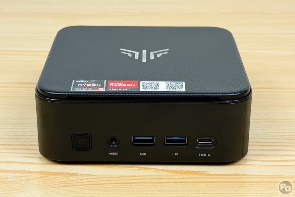 NiPoGi E3B 正面インターフェイス3.5ミリオーディオジャック、YSB 3.2 Gen 2が2つ、USB 3.2 Gen 2 Type-Cが1つ