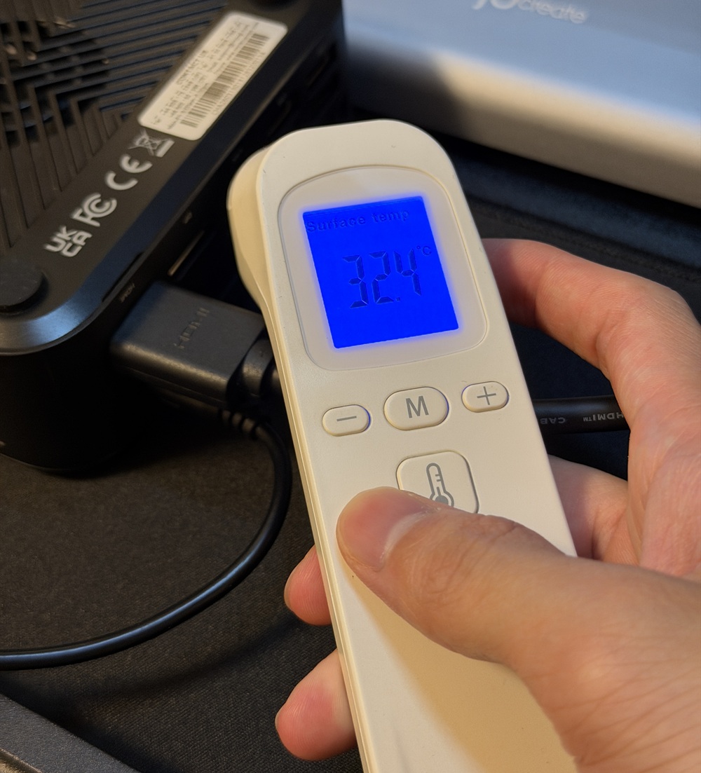 NiPoGi E3ベンチマーク実行時のPC温度32.4度