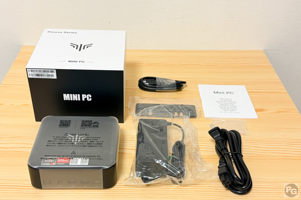 NiPoGi E3B付属品。65W ACアダプタ、VESAマウント、HDMIケーブル