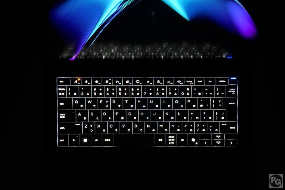 HP EliteBook X G2a 14 AI PCのキーボードバックライトONの状態。視認性が高く見やすい