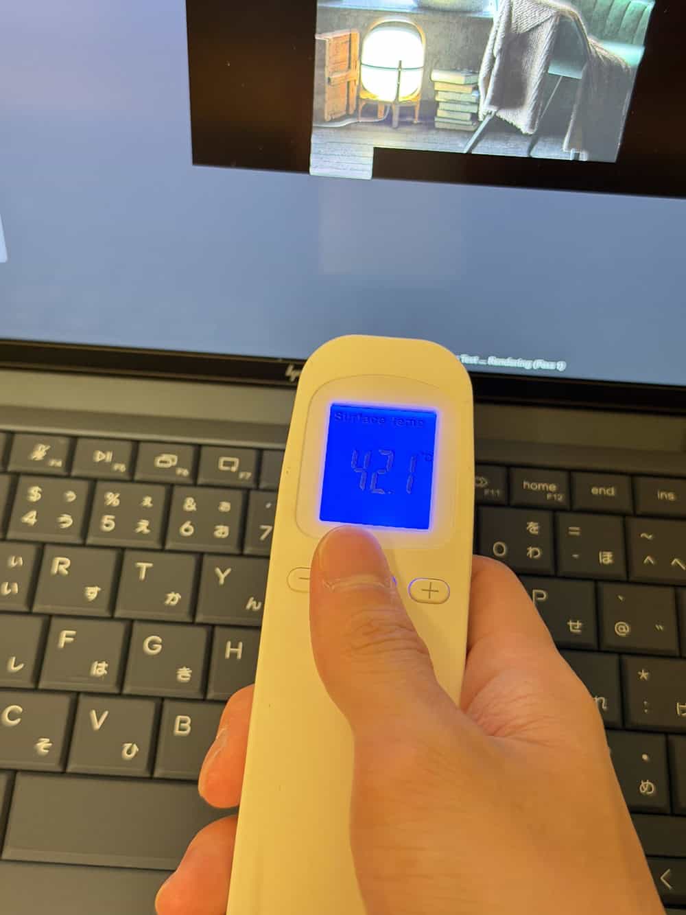 HP EliteBook X G2a 14 AI PC ベンチマーク実行時の表面温度42.1度