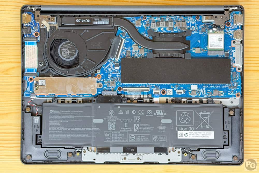 HP OmniBook 3 14-hy/hw　筐体内部