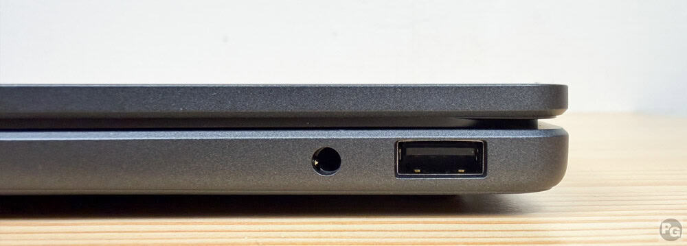 HP OmniBook 3 14-hy/hw インターフェイス右側面にはマイク/ヘッドフォンジャックとUSB-A 5Gbps