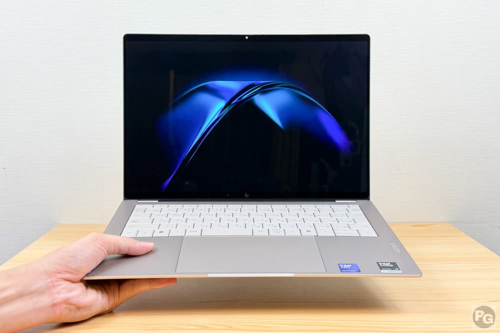 HP OmniBook Ultra 14-kd 実測1283gの軽量モデルで片手で持てる