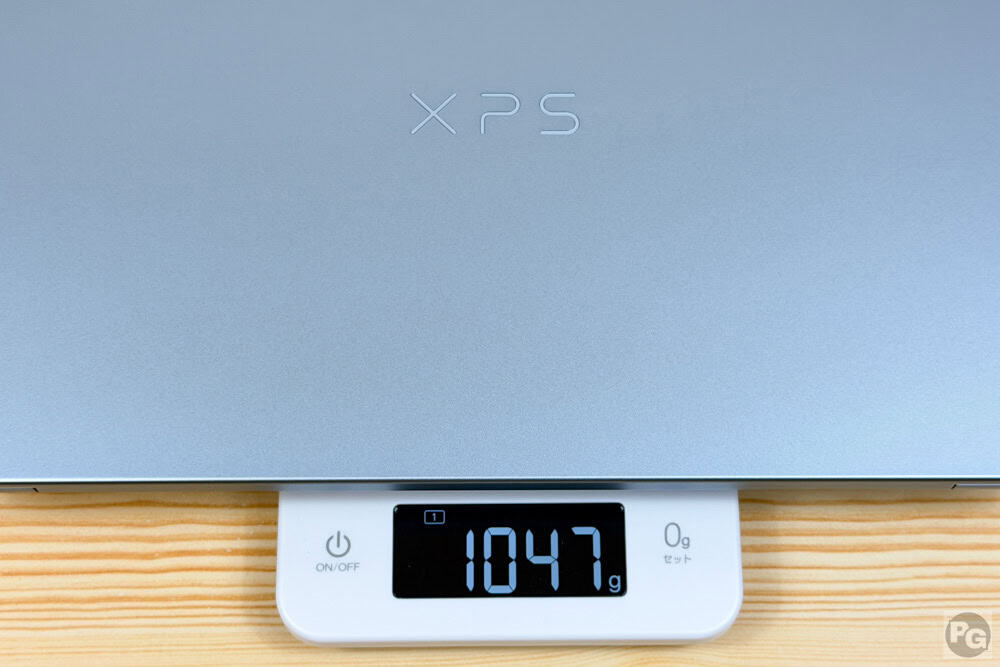 DELL XPS 13 (DX13260) 実測1047gととても軽量