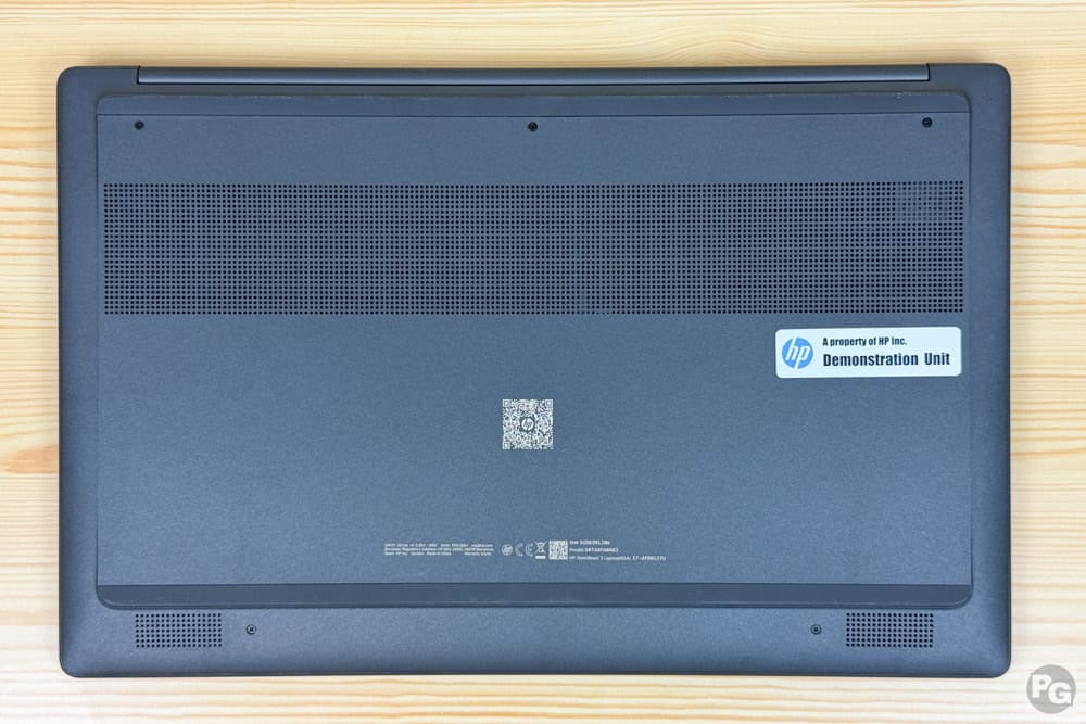 HP OmniBook 3 17-df 底面カバー