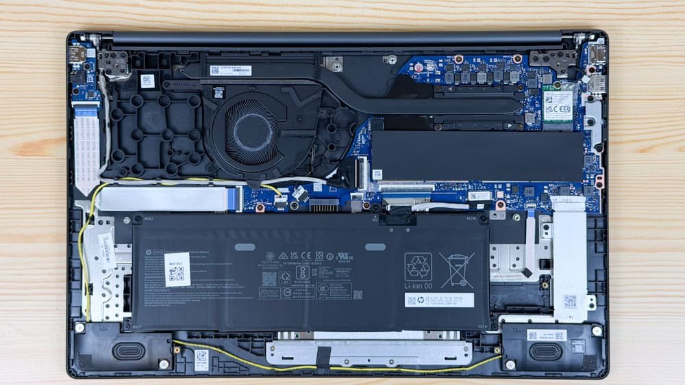 HP OmniBook 3 17-df筐体内部