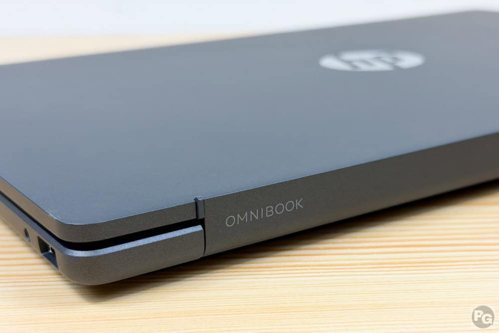 HP OmniBook 3 17-df ヒンジにあるロゴ