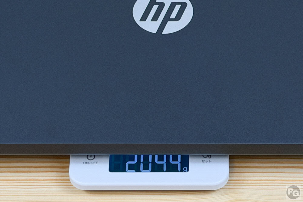 HP OmniBook 3 17-dfは2044gで持ち運び向きじゃない