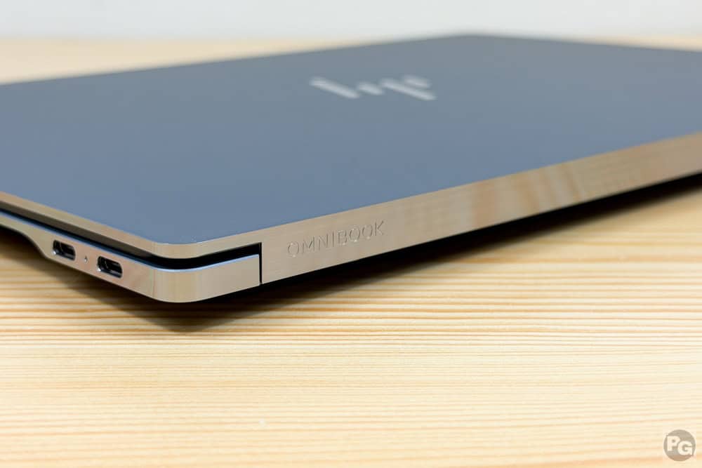 HP OmniBook Ultra 14-kg　ヒンジにあるロゴがかっこいい